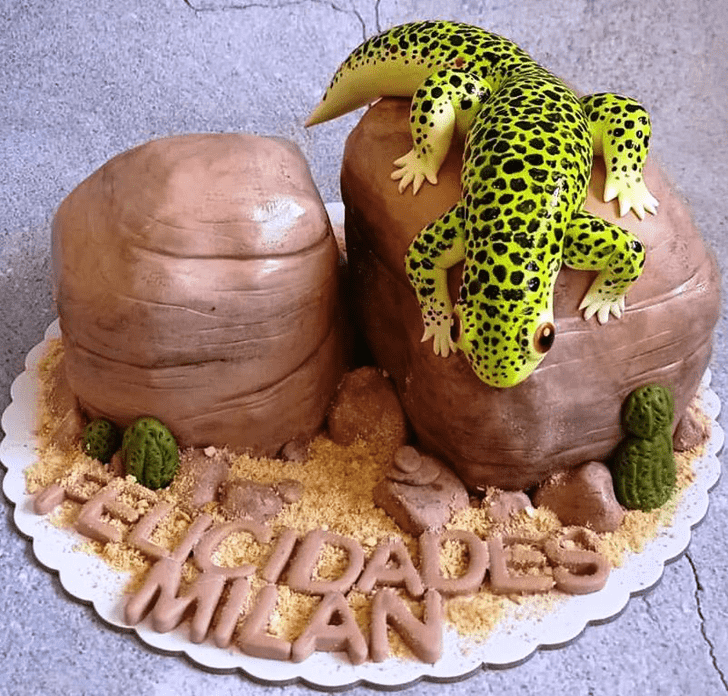 Appealing Gecko  Cake