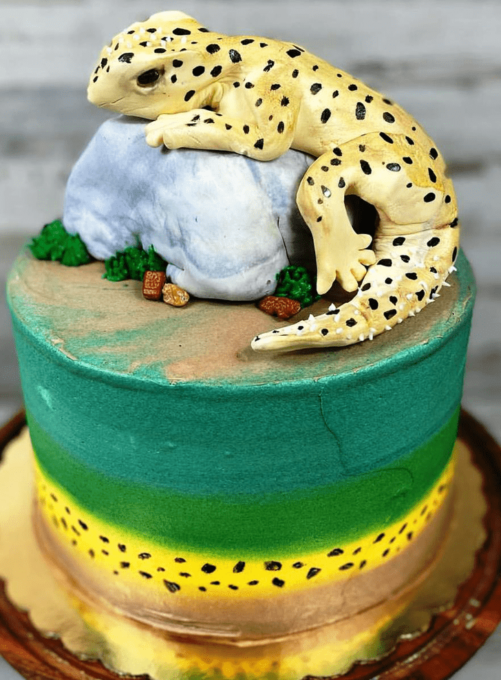 Exquisite Gecko  Cake