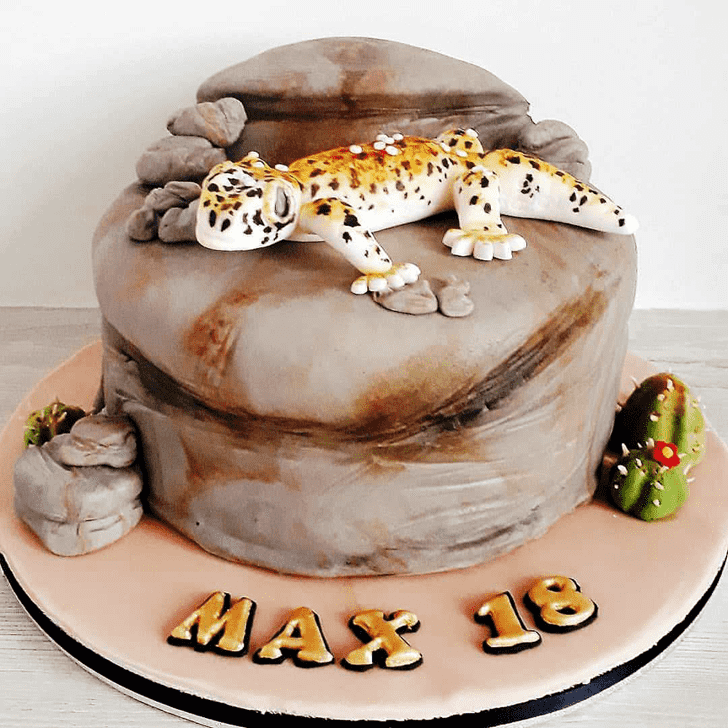 Inviting Gecko  Cake