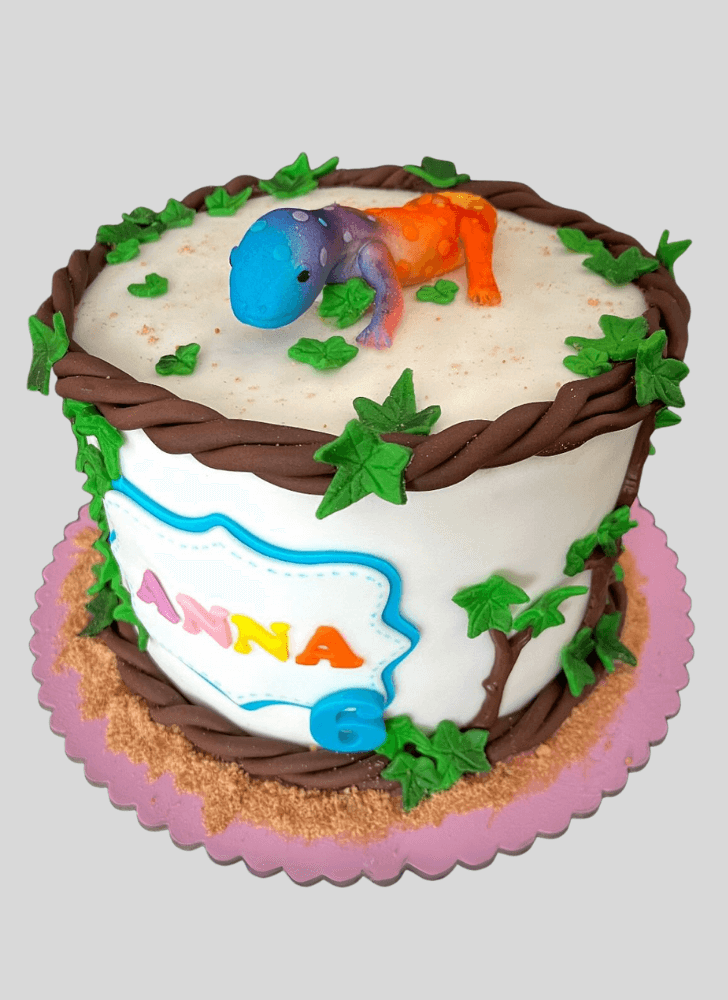 Comely Gecko  Cake
