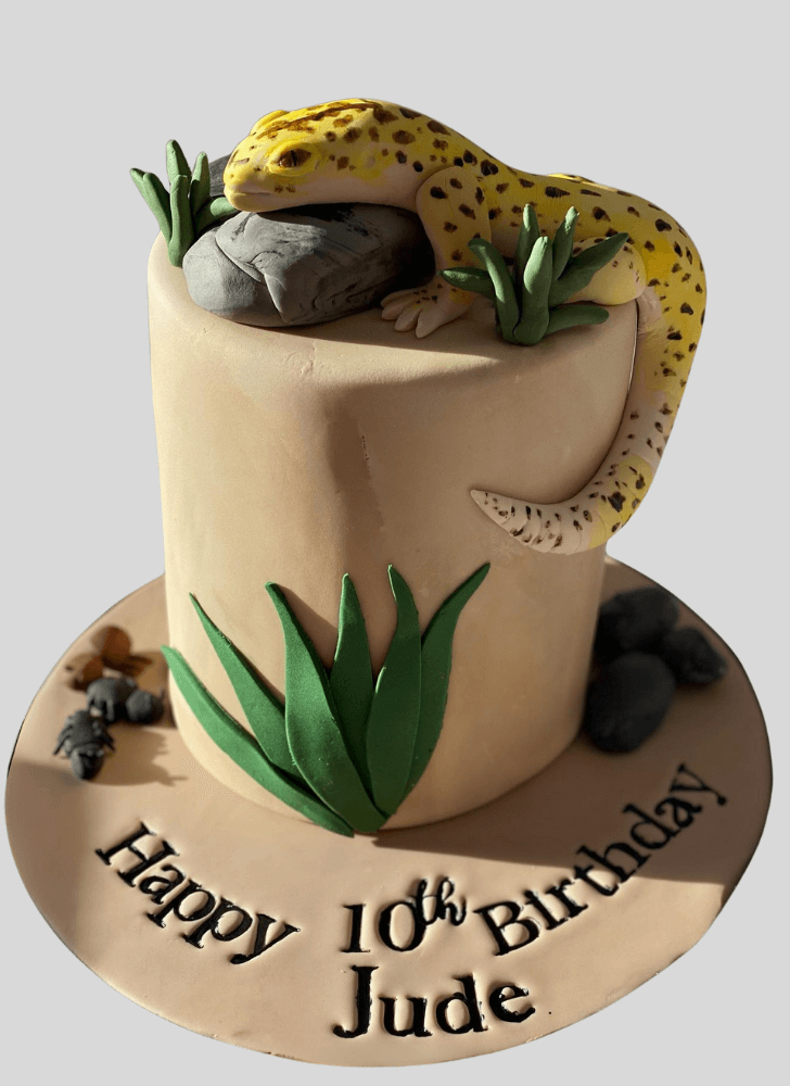 Enthralling Gecko  Cake