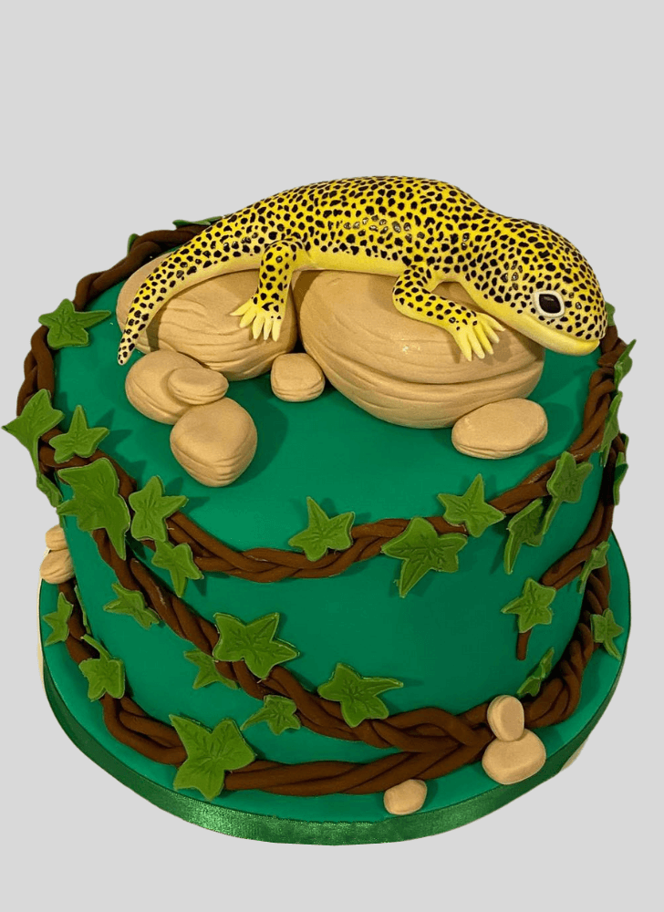 Excellent Gecko  Cake