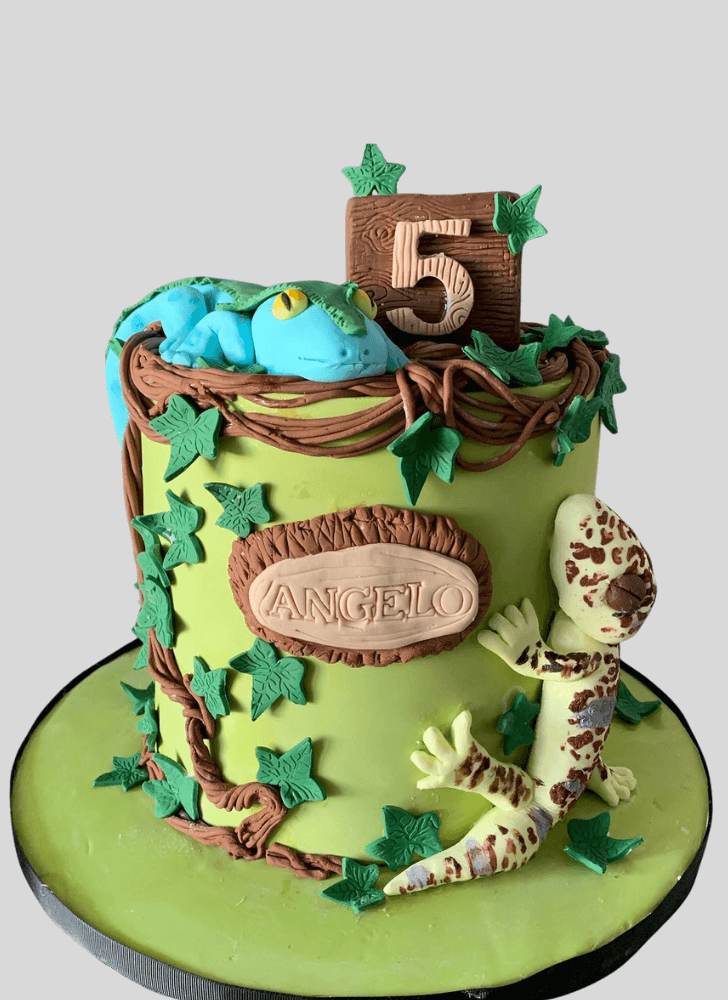 Fetching Gecko  Cake