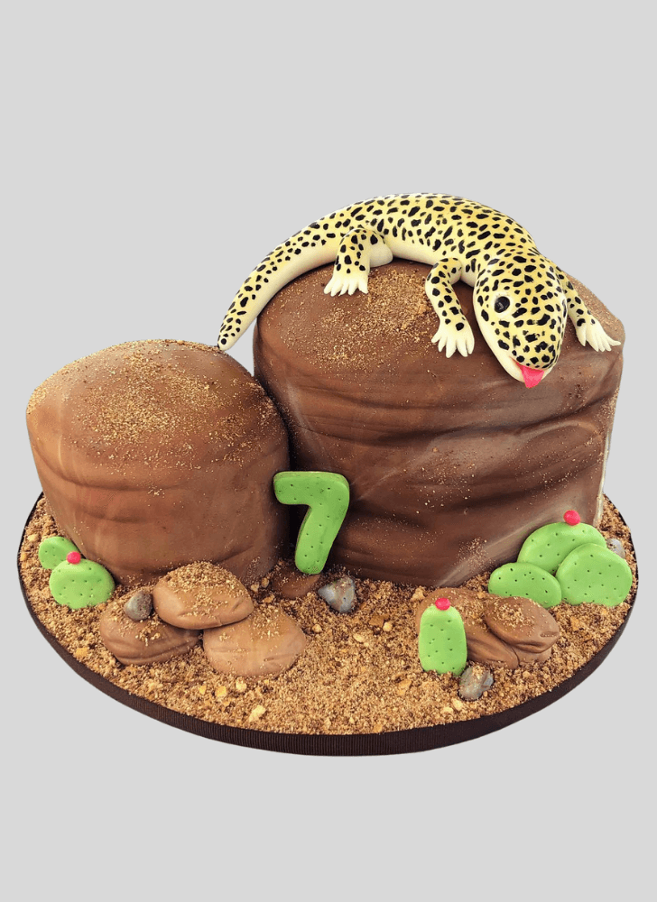 Superb Gecko  Cake
