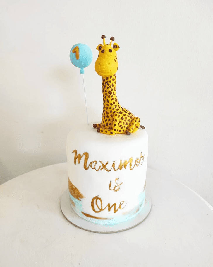 Adorable Giraffe Cake