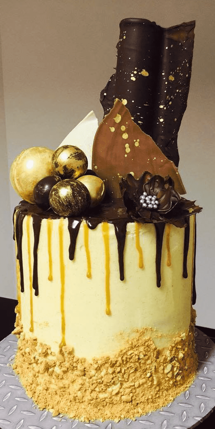 Exquisite Golden Gaytime Cake