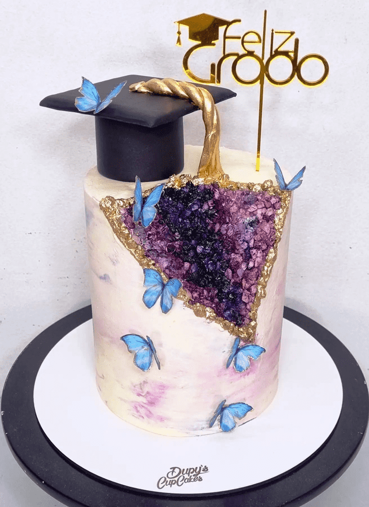 Admirable Graduation Cake