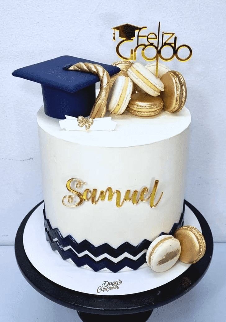 Appealing Graduation Cake