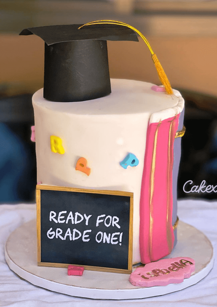 Good Looking Graduation Cake