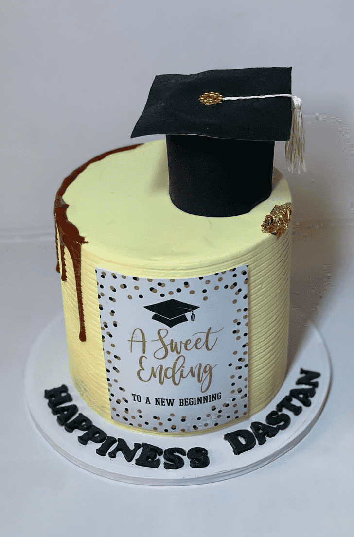 Pleasing Graduation Cake