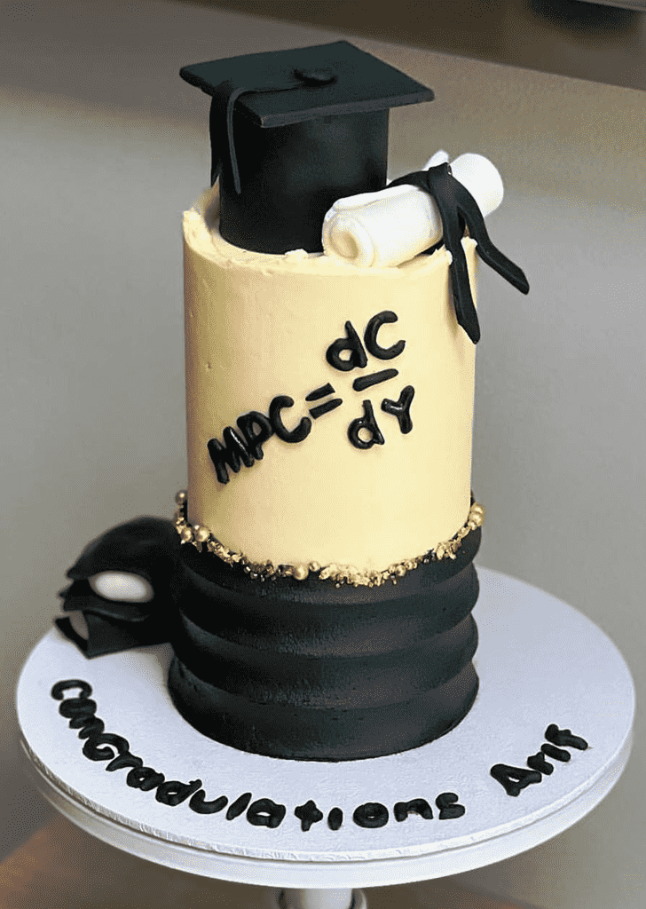Splendid Graduation Cake