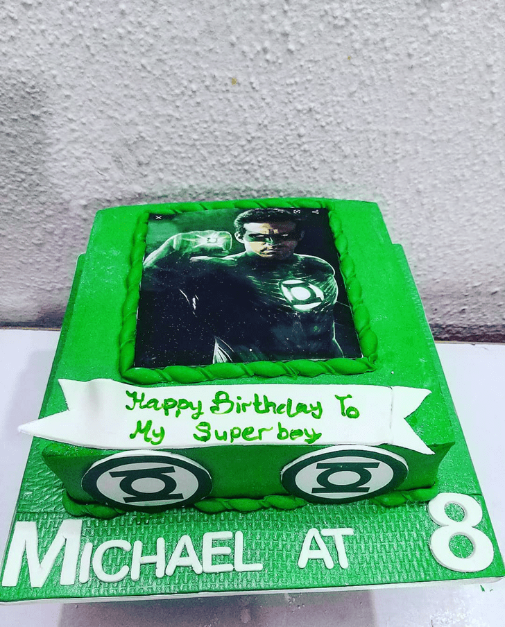 Cute Green Lantern Cake