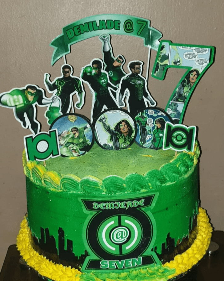 Lovely Green Lantern Cake Design