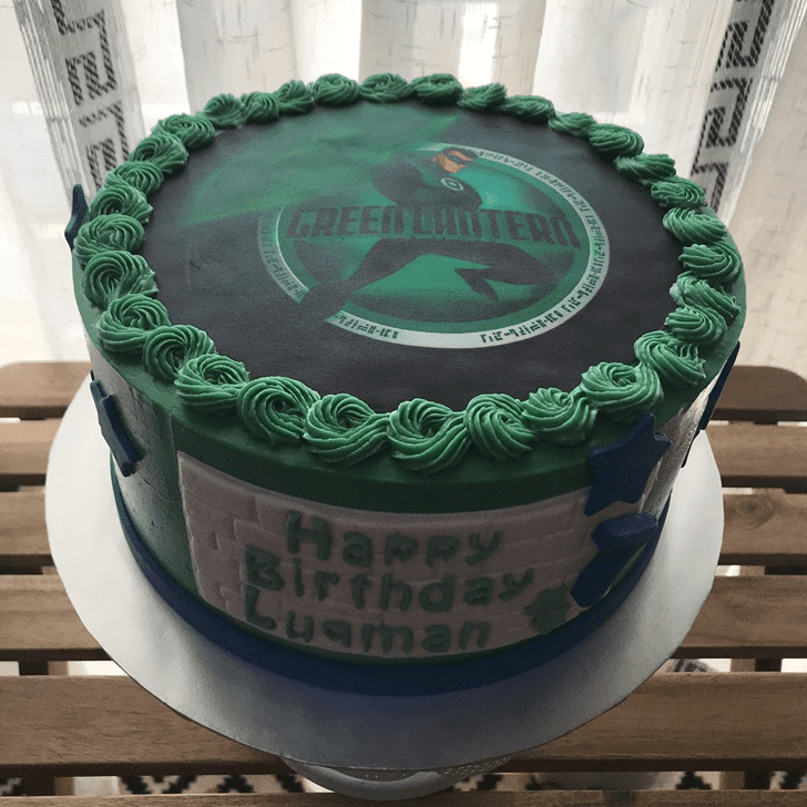 Pleasing Green Lantern Cake