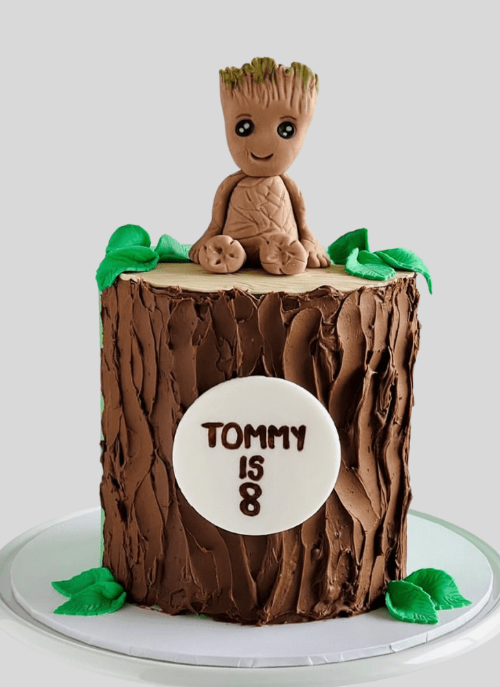 Enticing Groot Cake