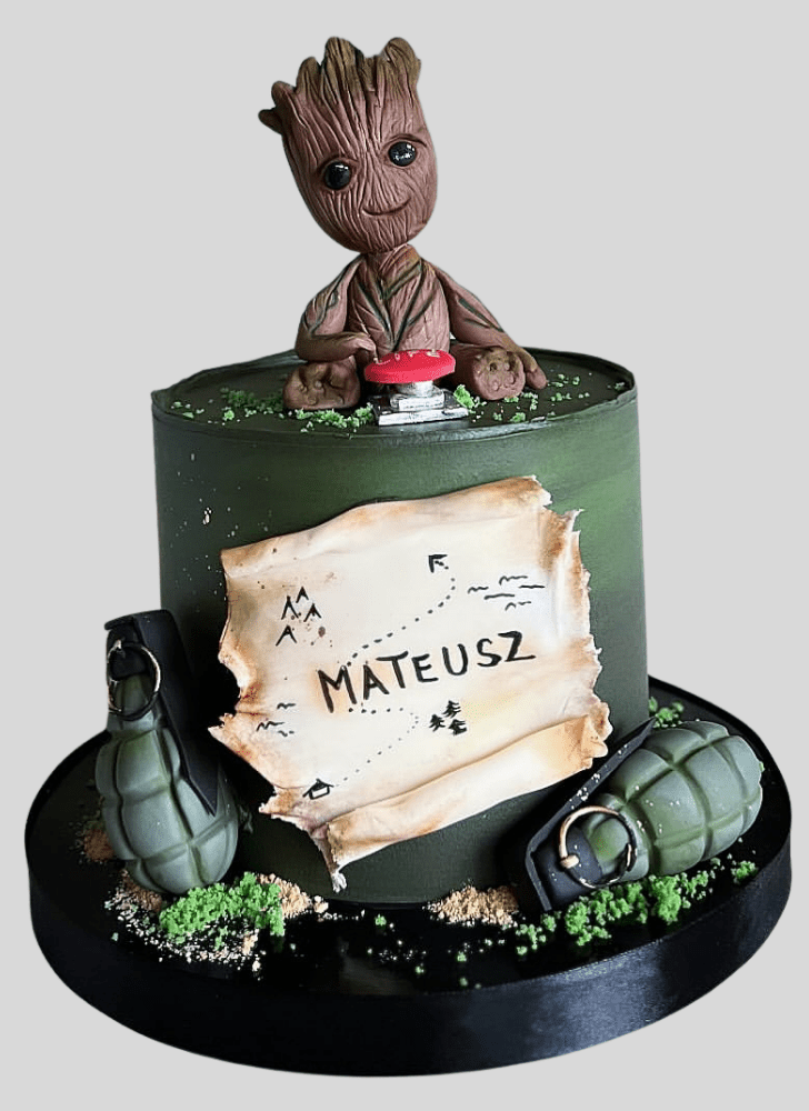 Good Looking Groot Cake