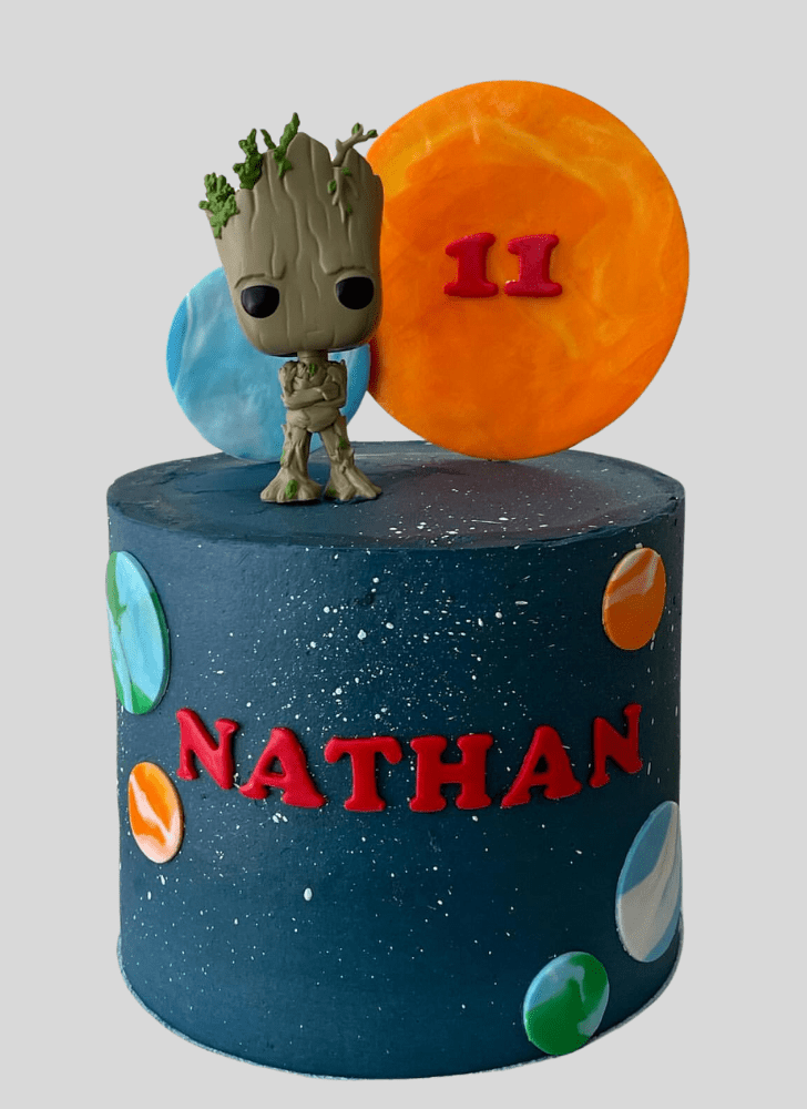 Inviting Groot Cake