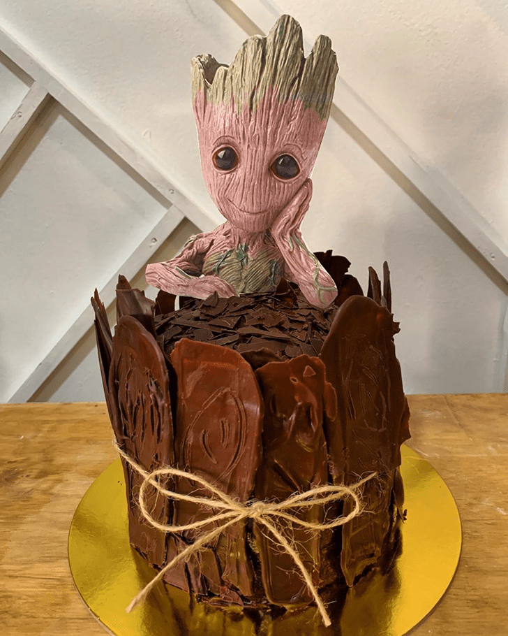 Classy Groot Cake