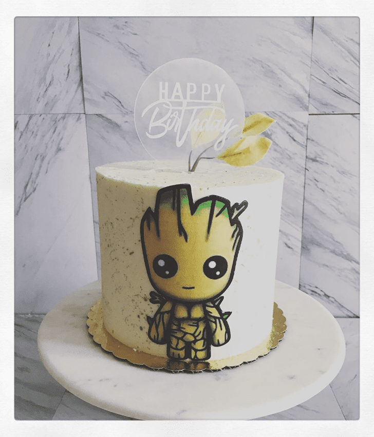 Shapely Groot Cake