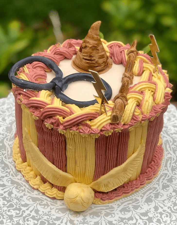 Adorable Gryffindor Cake