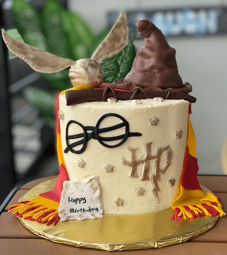 Wonderful Gryffindor Cake Design