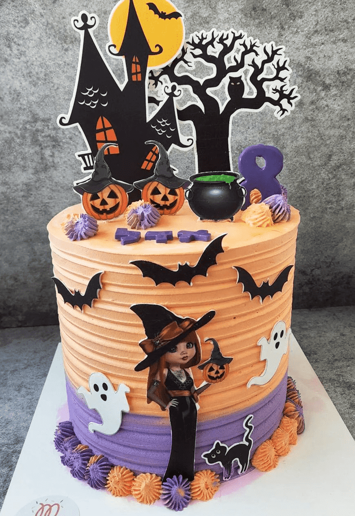 Comely Halloween Cake
