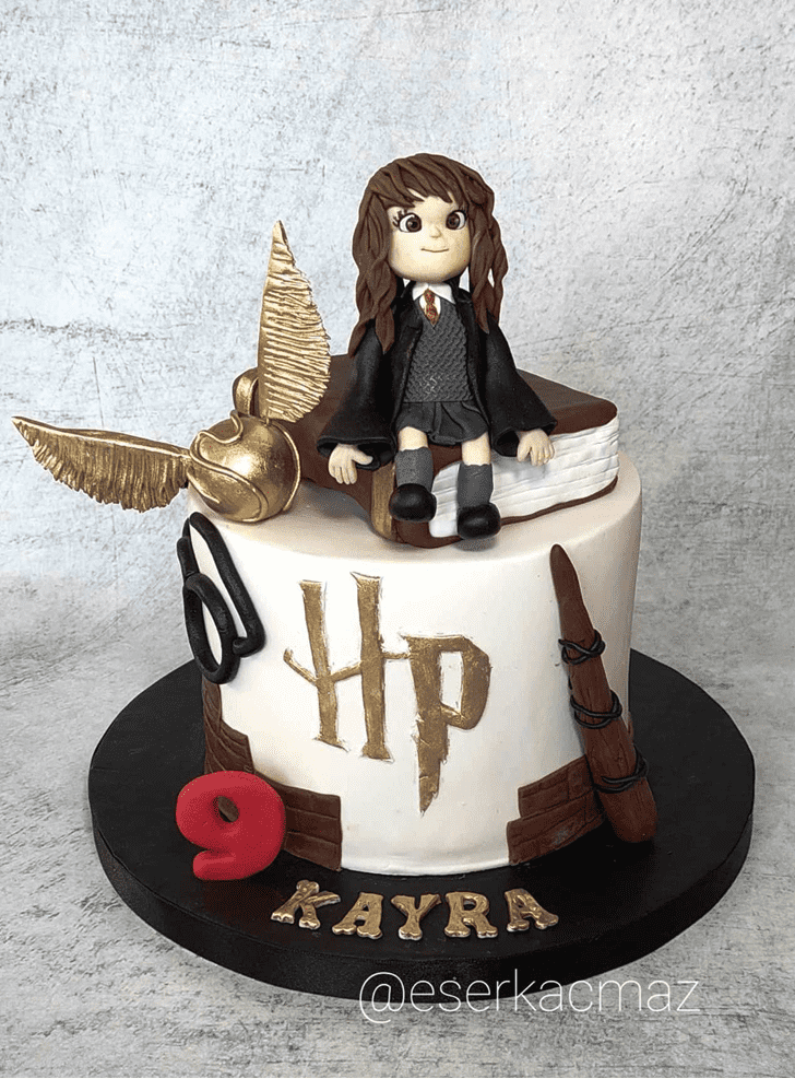 Elegant Hermione Granger Cake