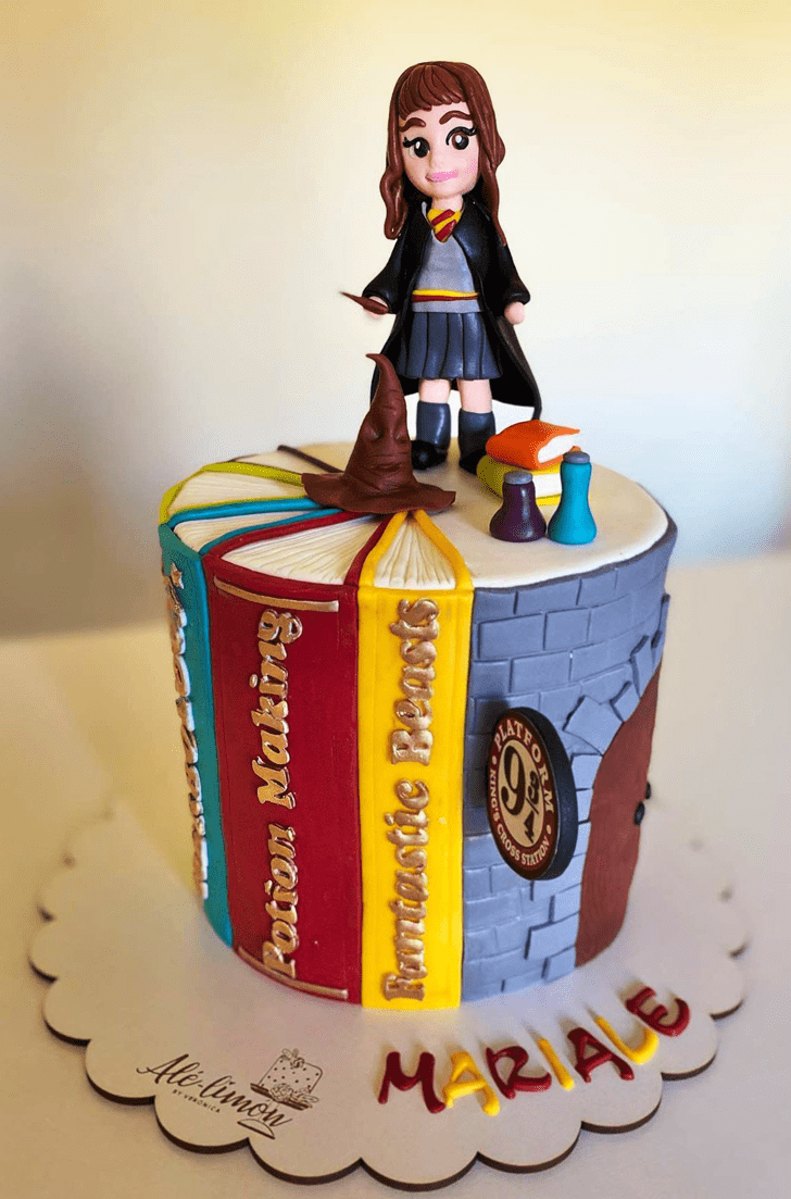 Splendid Hermione Granger Cake