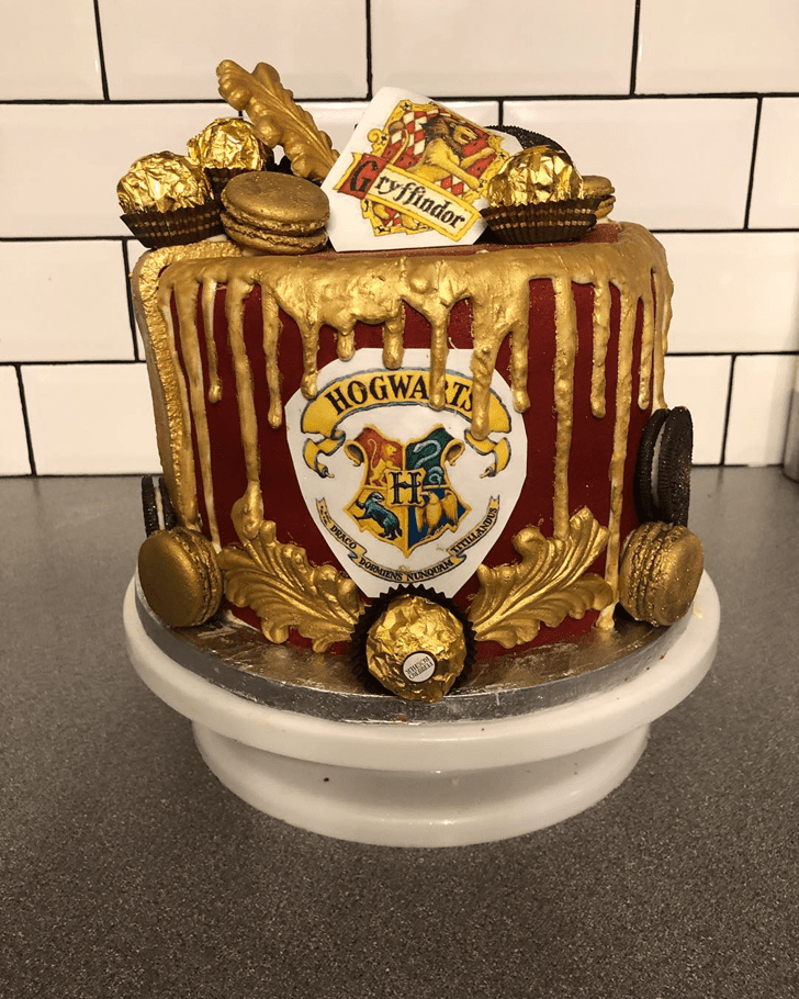 Adorable Hogwarts Cake