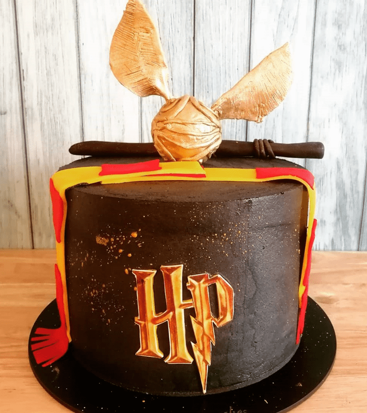Gorgeous Hogwarts Cake