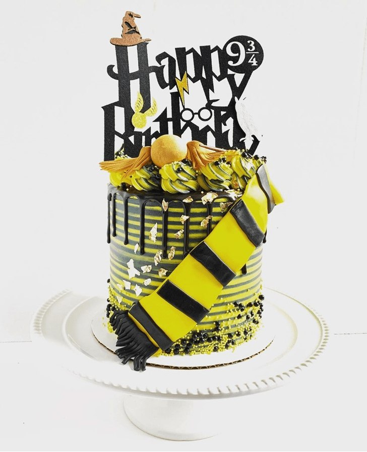 Admirable Hufflepuff Cake Design