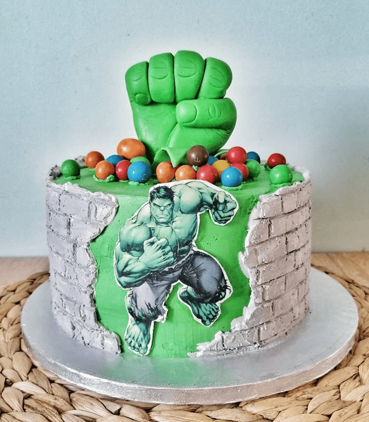 Comely Hulk Cake Design