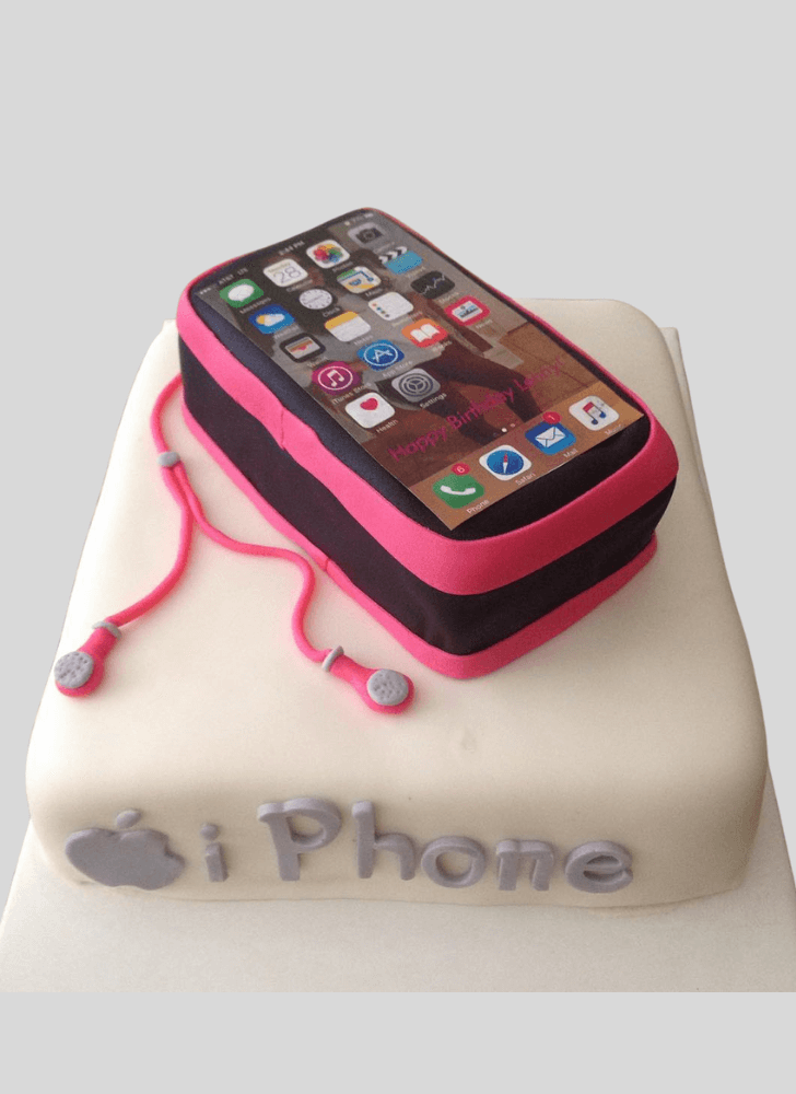 Grand iPhone Cake