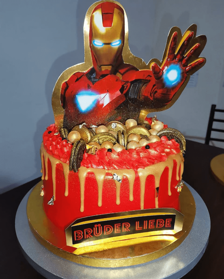Slightly Iron Man Cake