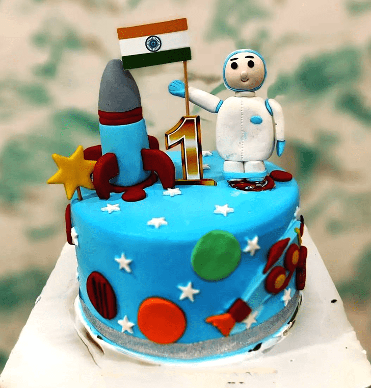 Elegant Isro Cake