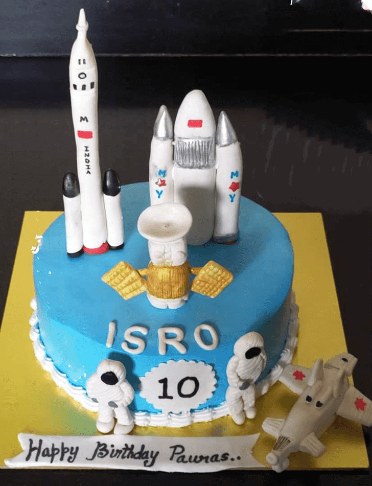 Exquisite Isro Cake