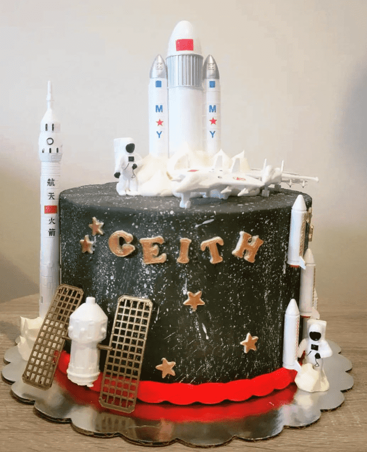 Lovely Isro Cake Design