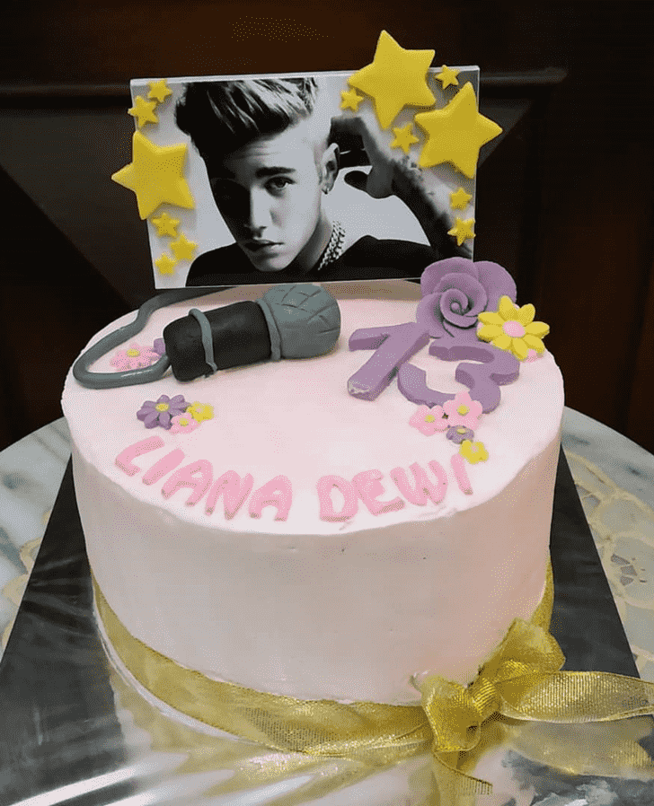 FUN~dant Cake Creations - Justin Bieber cake | Facebook