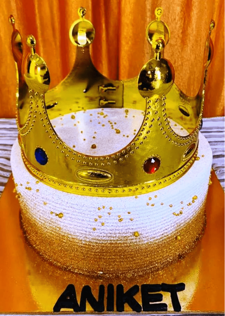 Inviting King Crown Cake