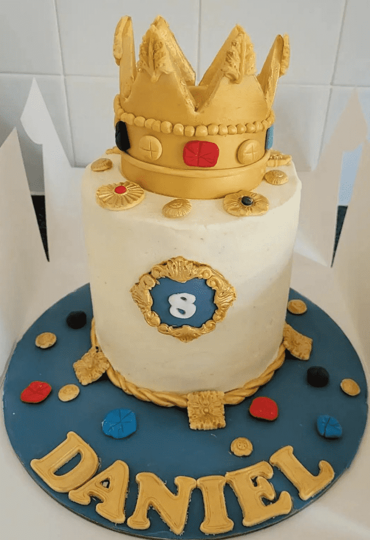 Magnetic King Crown Cake