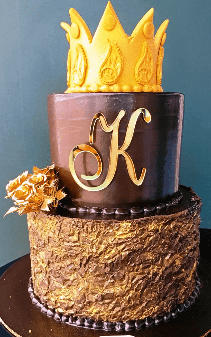 Shapely King Crown Cake
