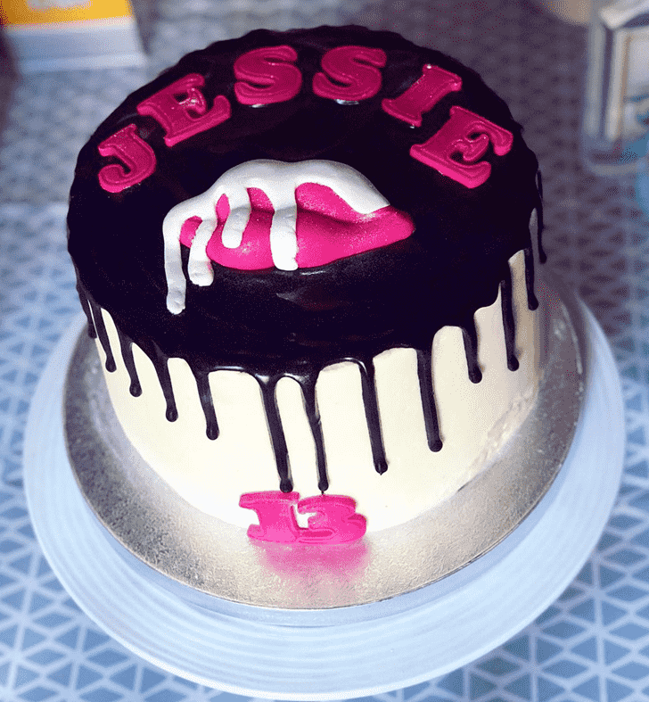 Cute Kylie Jenner Cake
