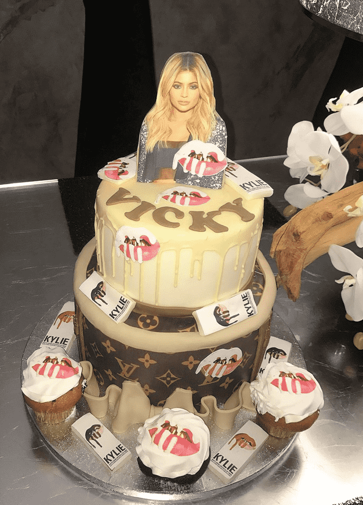 Excellent Kylie Jenner Cake