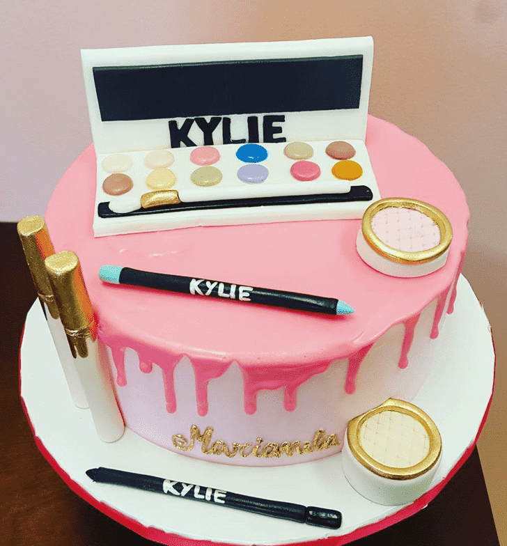 Graceful Kylie Jenner Cake