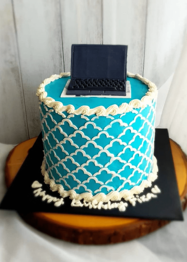 Beauteous Laptop Cake