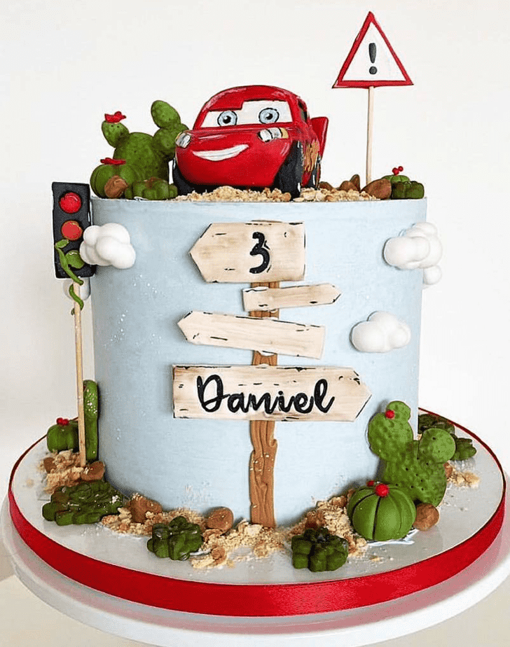 Magnetic Lightning Mcqueen Cake