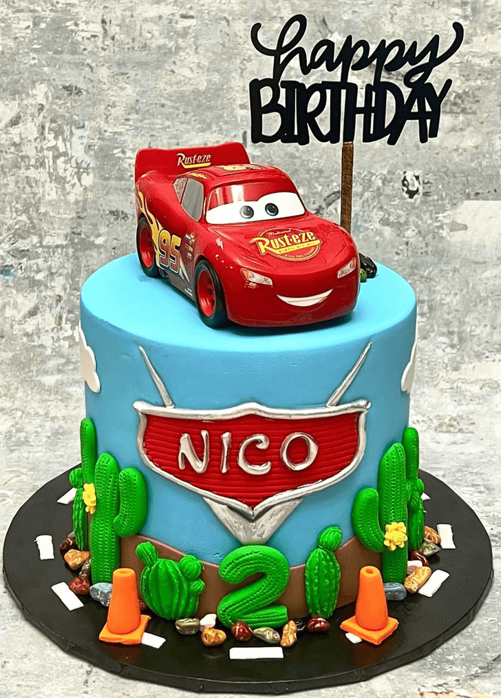 Mesmeric Lightning Mcqueen Cake