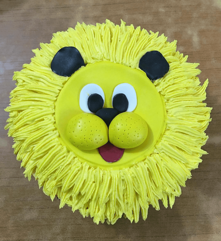 Shapely Lion Cake