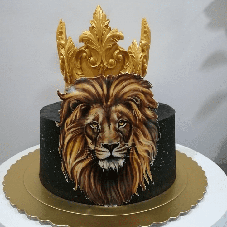 Inviting Lion King Cake