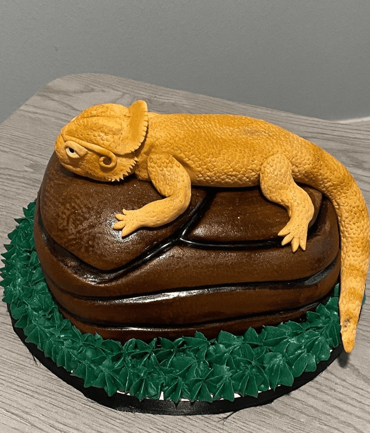 Superb Lizard Cake